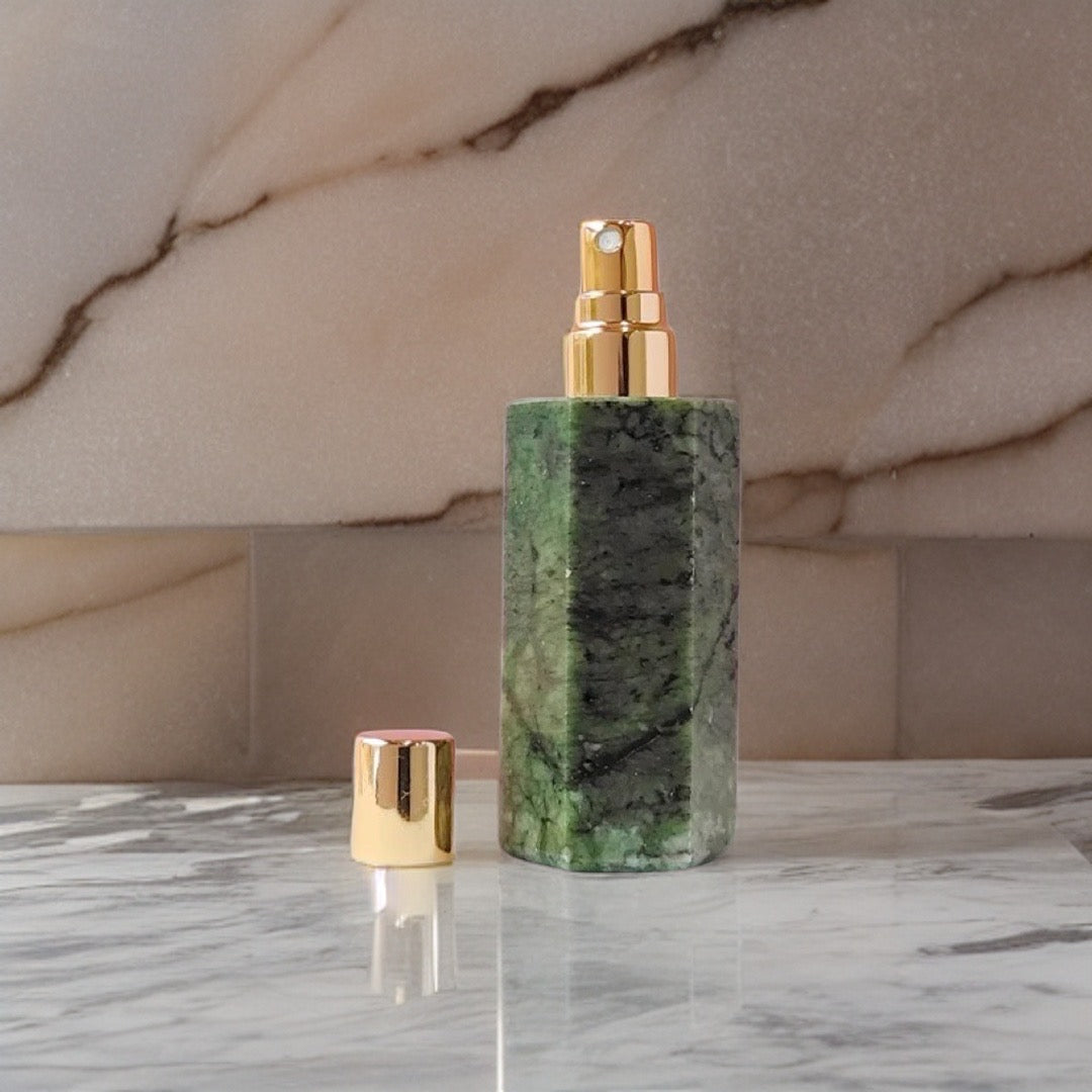 Бутилка за парфюм от Зелен нефрит