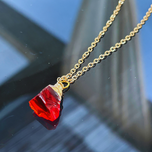 Collana con quarzo rosso grezzo