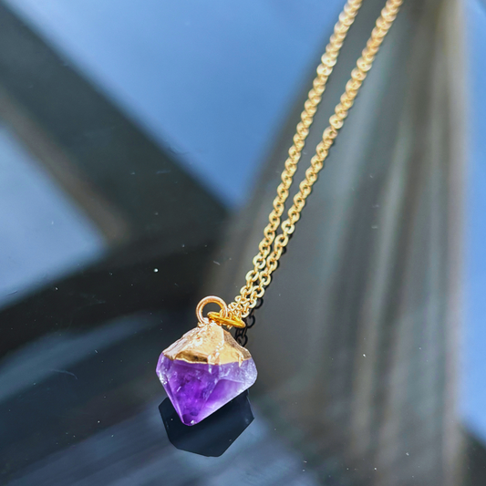 Halskette mit rohem Amethyst