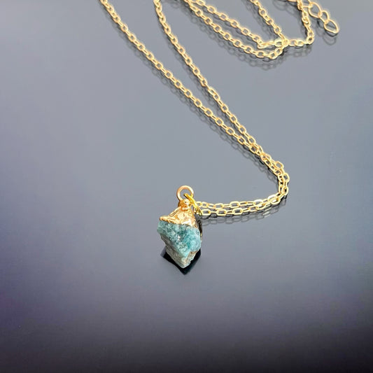 Collana con apatite grezza